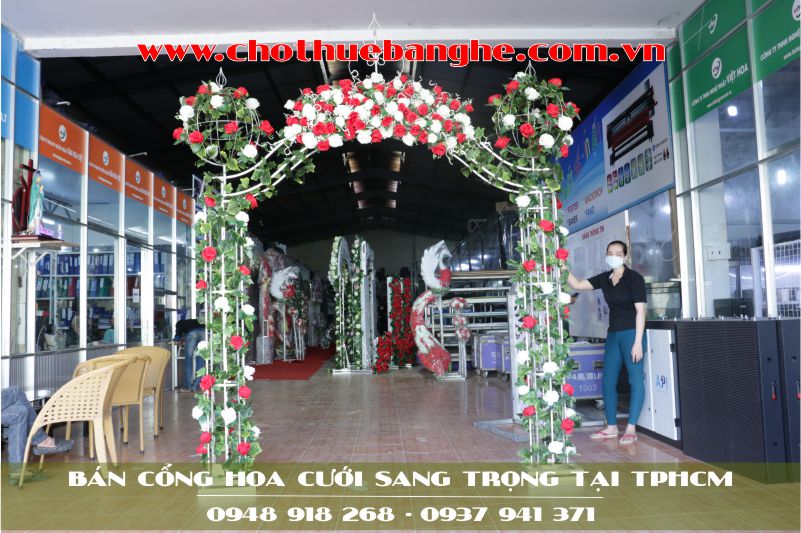 Bán cổng hoa cưới sang trọng màu đỏ tại tphcm