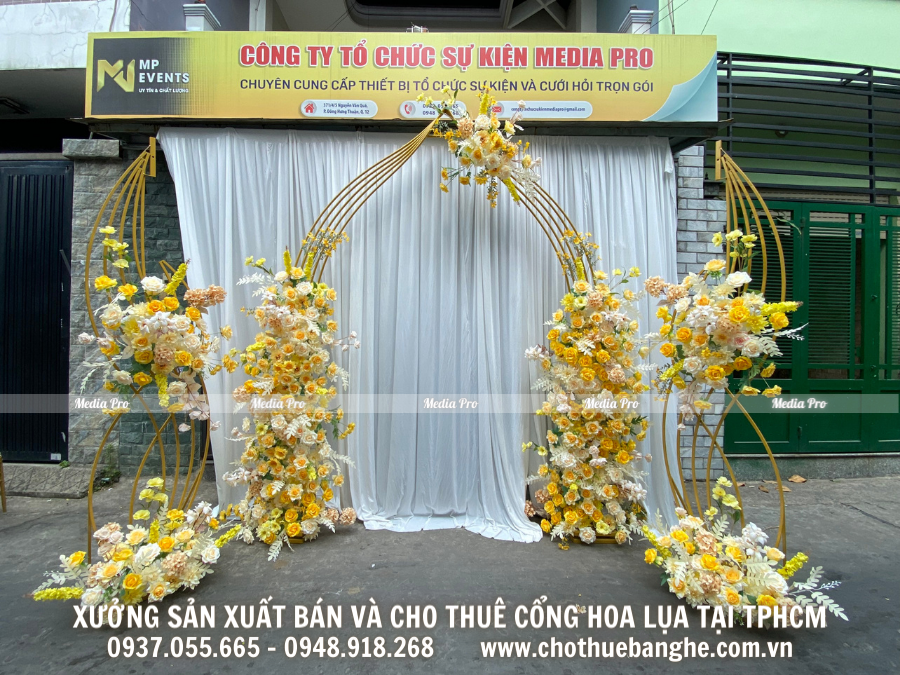 Cổng cưới hoa lụa tông màu trắng - vàng