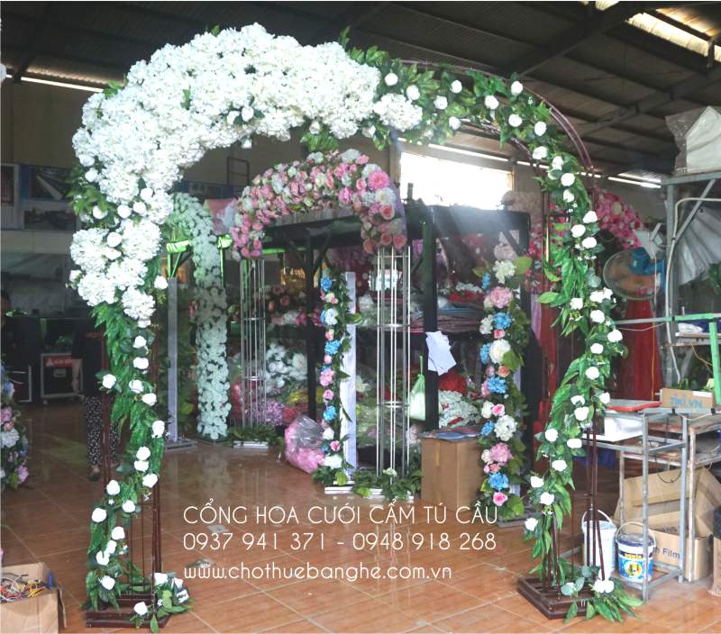 Cổng hoa cưới hoa cẩm tú cầu giá rẻ 