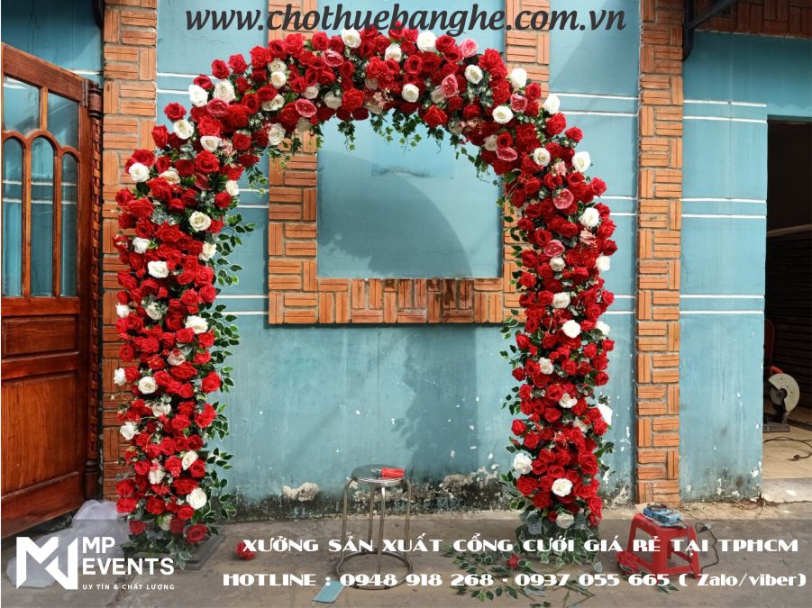 Cổng hoa cưới đẹp tông màu đỏ tại TPHCM