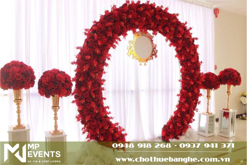 Cổng hoa cưới tròn màu đỏ giá rẻ sử  dụng để trang trí backdrop chụp hình