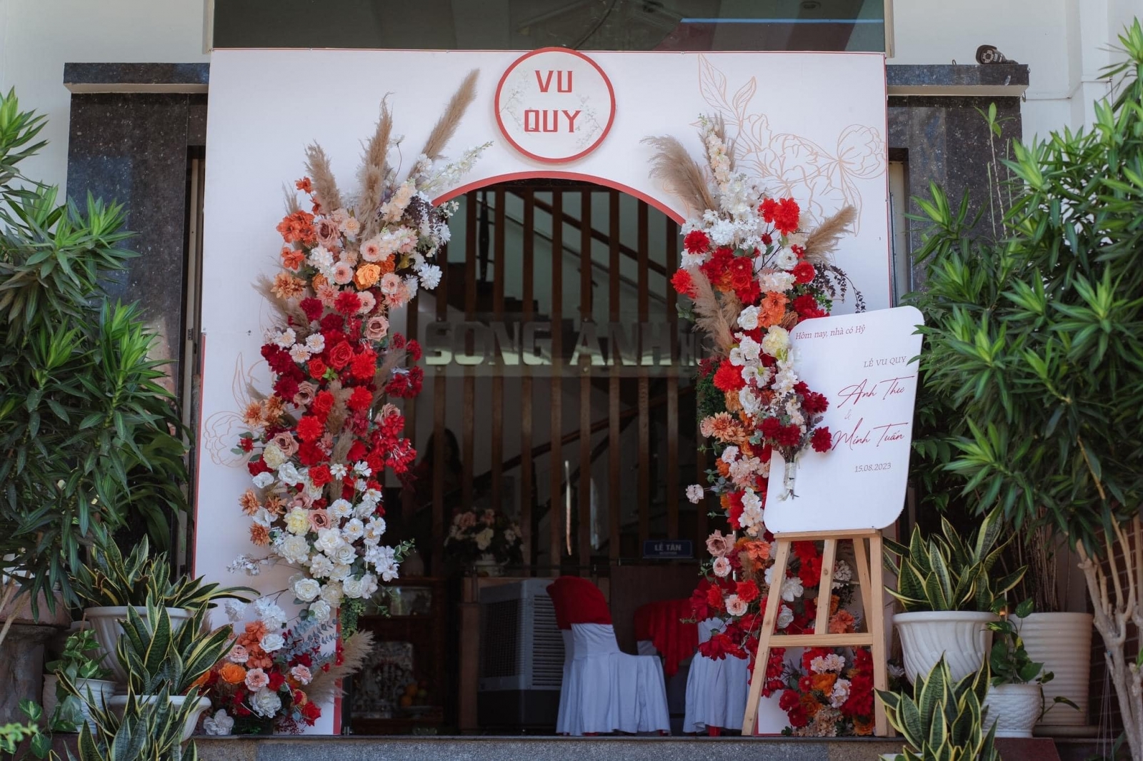 Trang trí cổng cưới hoa tươi tại Quận 6