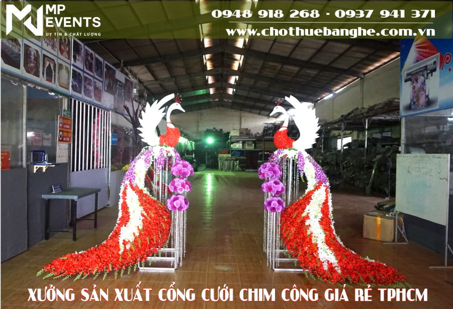 Xưởng sản xuất cổng cưới chim công đuôi dài tại TPHCM