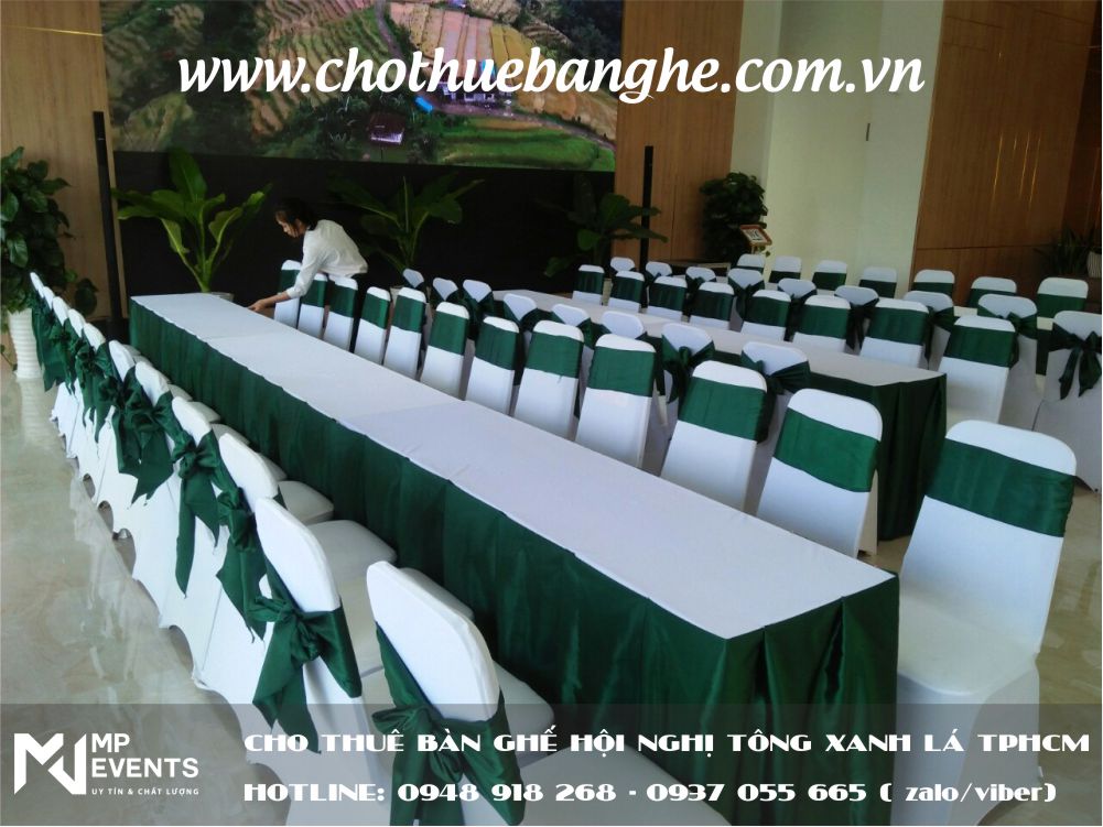 Cho thuê bàn dài sự kiện khăn trắng vây xanh lá giá rẻ tại TPHCM