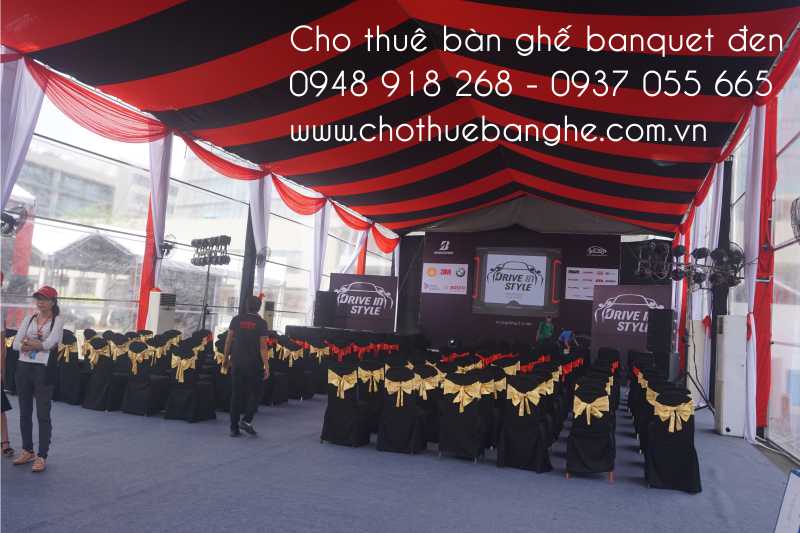 Cho thuê ghế nệm áo bọc ghế đen cột nơ vàng đồng tại Sân Vận động quận khu 7 Tân Bình