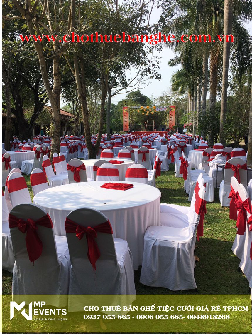 Cho thuê bàn ghế tiệc cưới giá rẻ tại Tân Phú tông màu đỏ