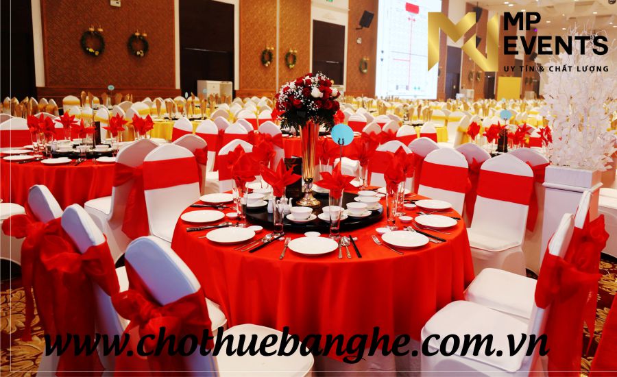Cho thuê bộ bàn ghế nệm có lưng dựa cao cấp cho đám cưới tại nhà TPHCM