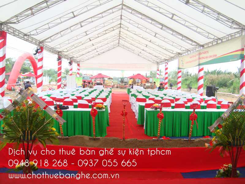 Dịch vụ cho thuê bàn dài sự kiện áo trắng - váy xanh lá tại TPHCM