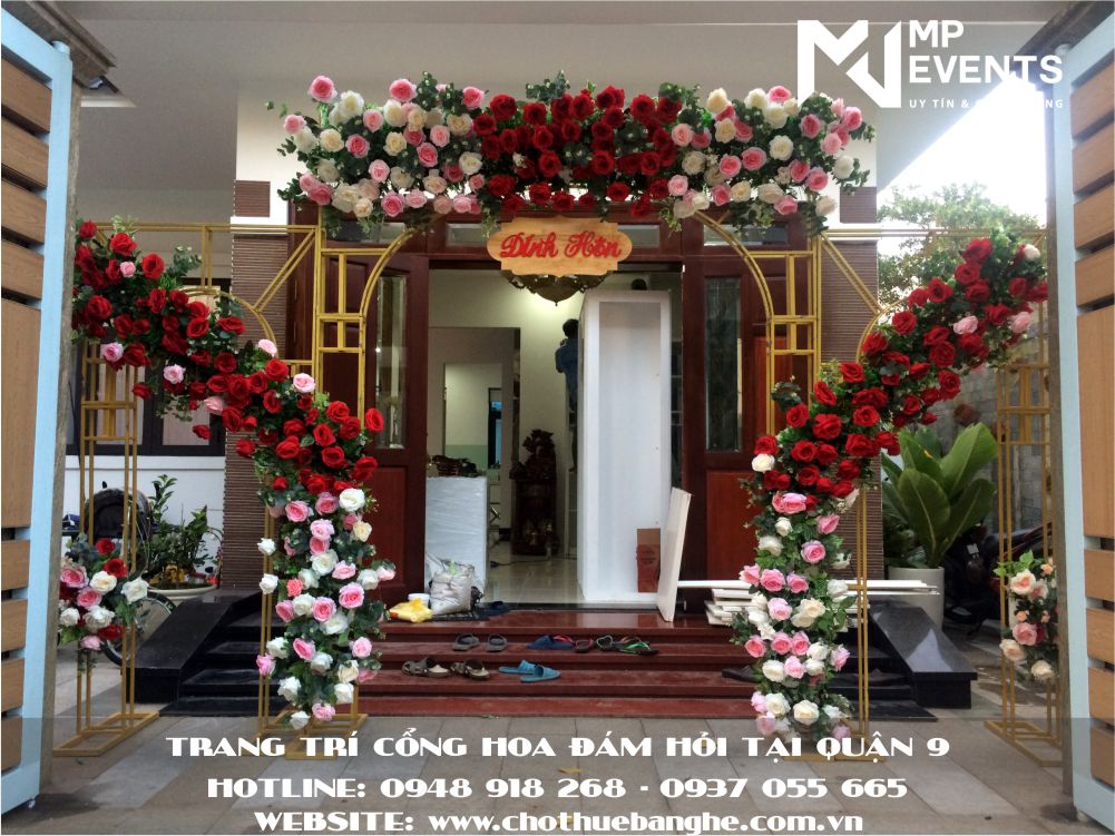 Cổng cưới hoa lụa cỡ lớn theo yêu cầu của khách hàng