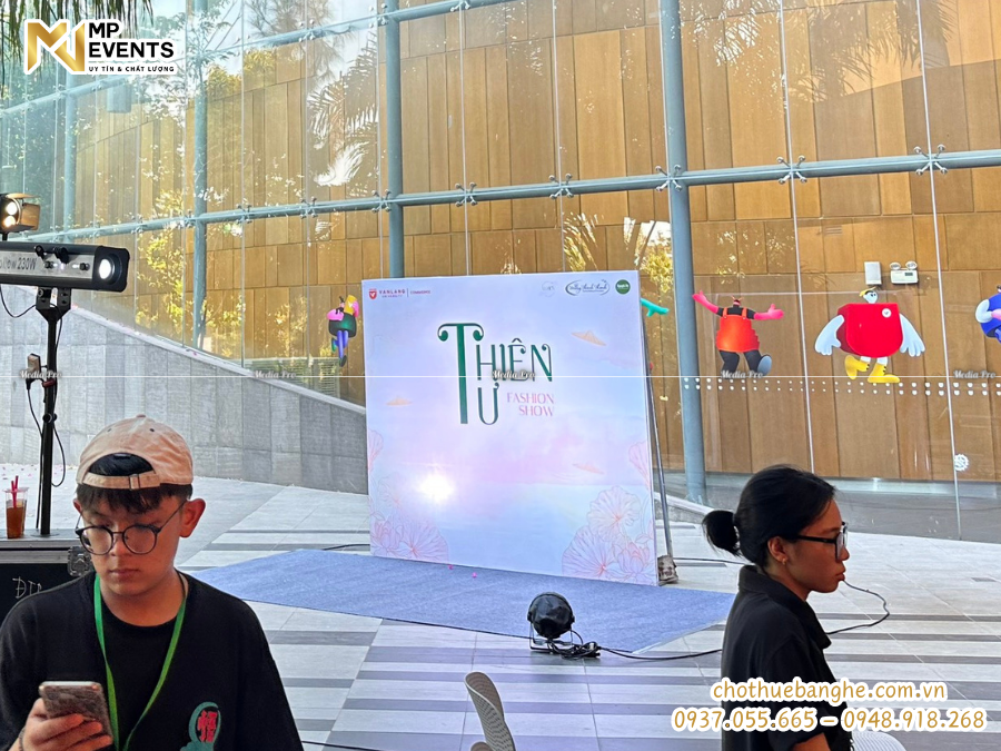 Cho thuê backdrop check in tổ chức fashion show tại Gò Vấp