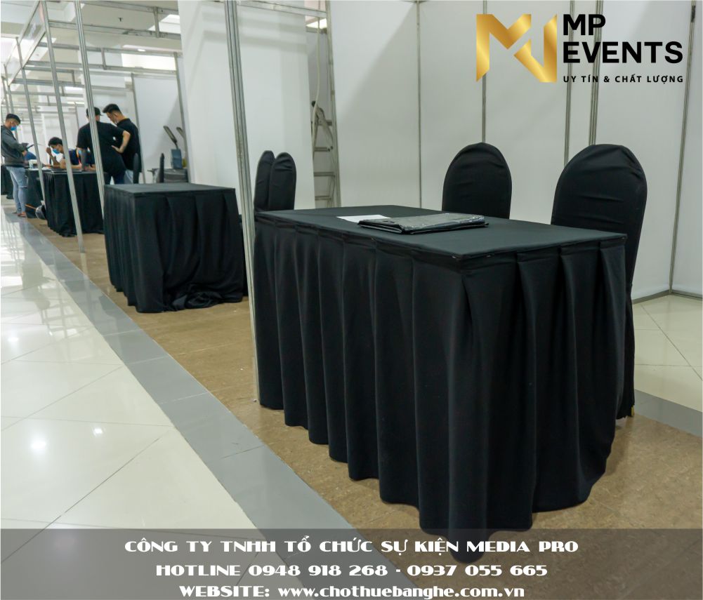 Cho thuê bộ bàn ghế hội nghị khăn màu đen giá rẻ tại TPHCM