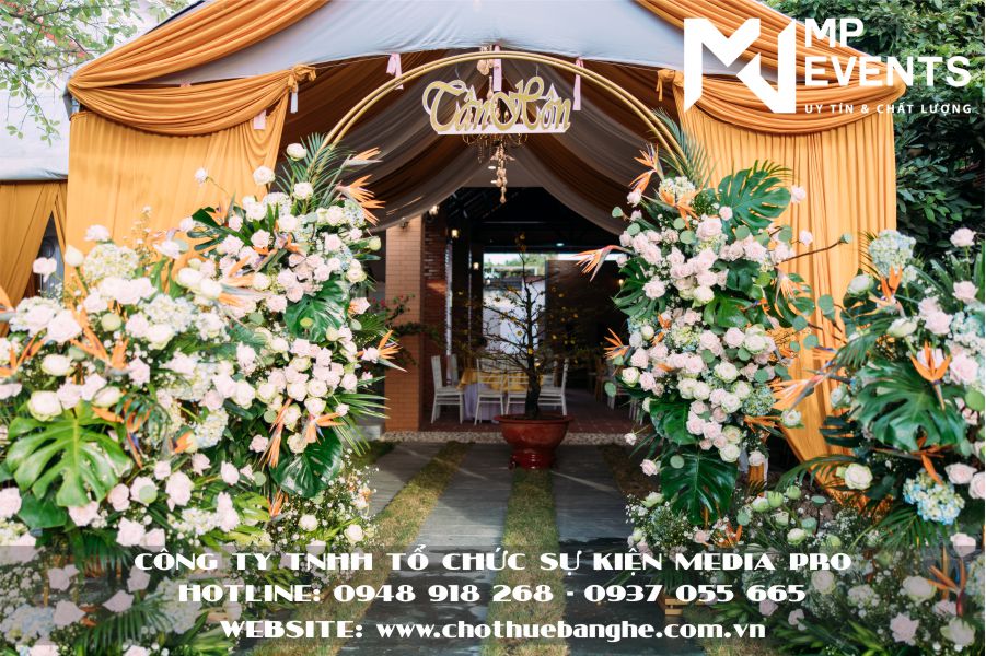 Dịch vụ trang trí cổng cưới hoa tươi giá rẻ tại TPHCM
