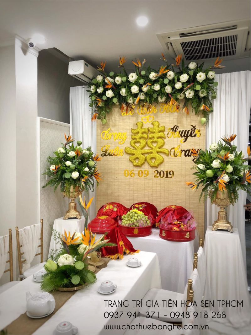 Trang trí gia tiên đám cưới bằng hoa sen tại tphcm