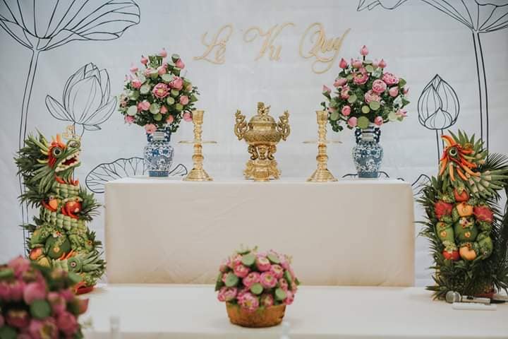 Dịch vụ trang trí bàn thờ gia tiên bằng hoa sen tại tphcm