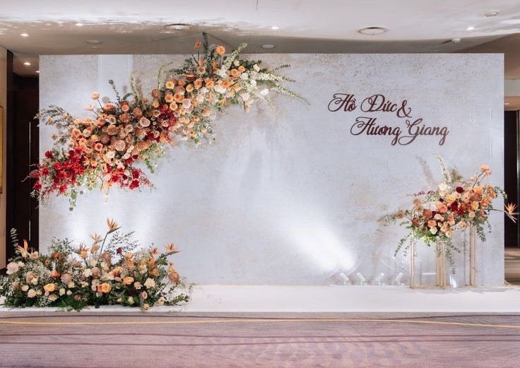 Cho thuê backdrop chụp hình hoa tươi đám cưới tại Bình Chánh