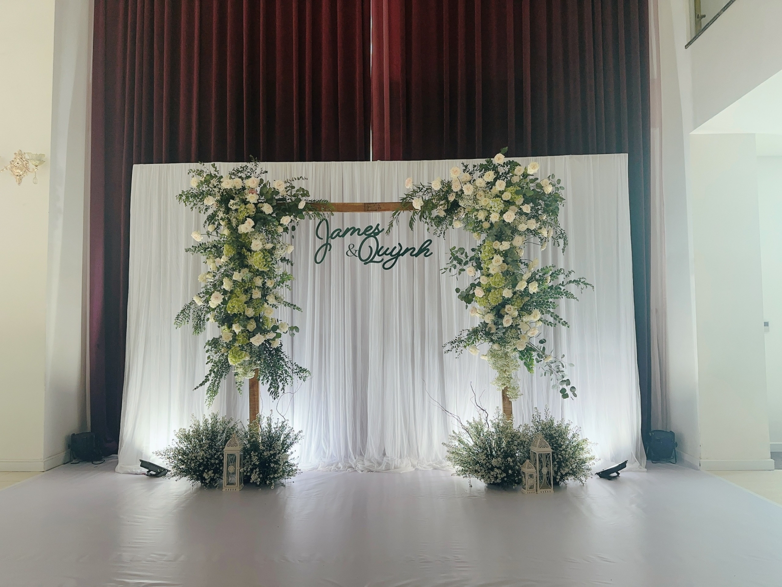 Cho thuê backdrop chụp hình hoa lụa đám cưới tại tphcm