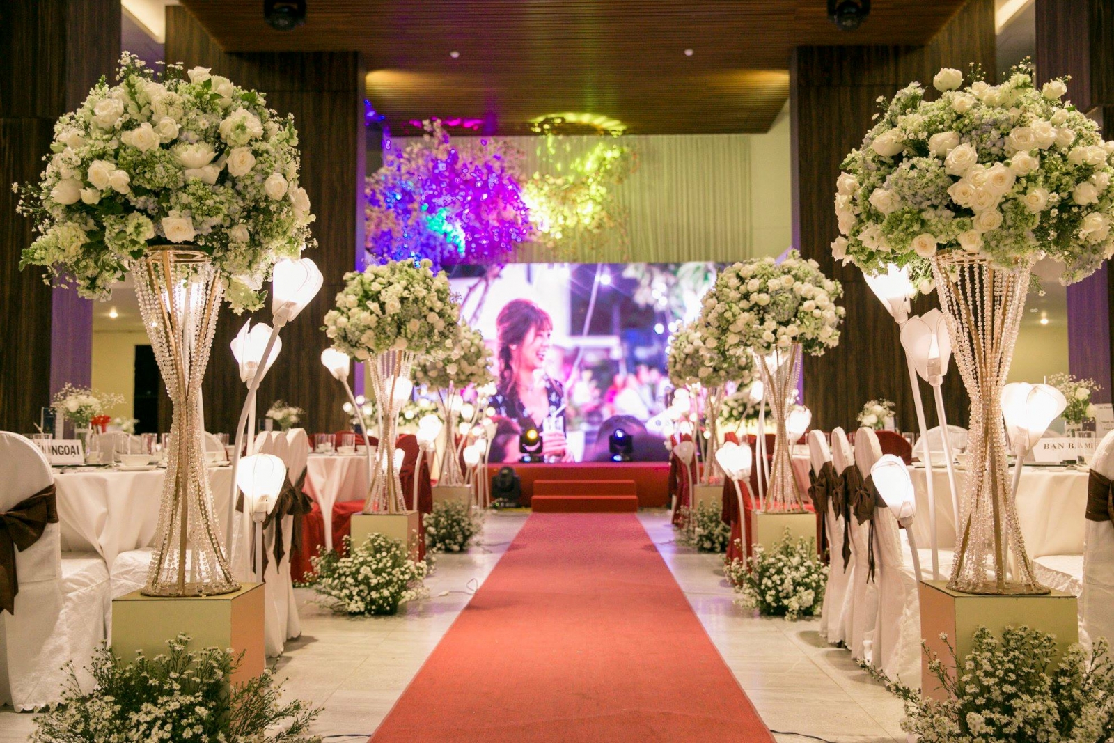 Nhận trang trí sân khấu đám cưới tại nhà hàng TPHCM