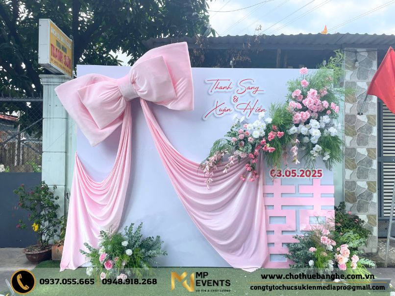 Backdrop nơ hồng khổng lồ đẹp hết ý 