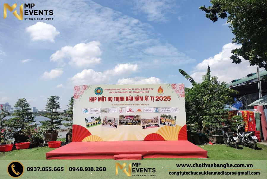 Backdrop cho sự kiện họp mặt đầu năm 2025