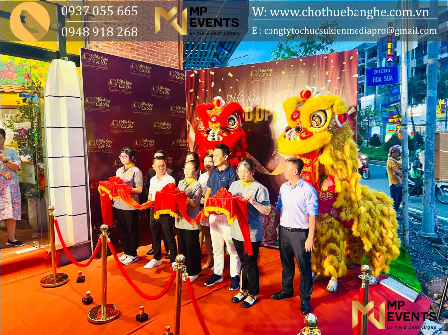 Cho-thue-backdrop-to-chuc-khai-truong-tai-quan-1
