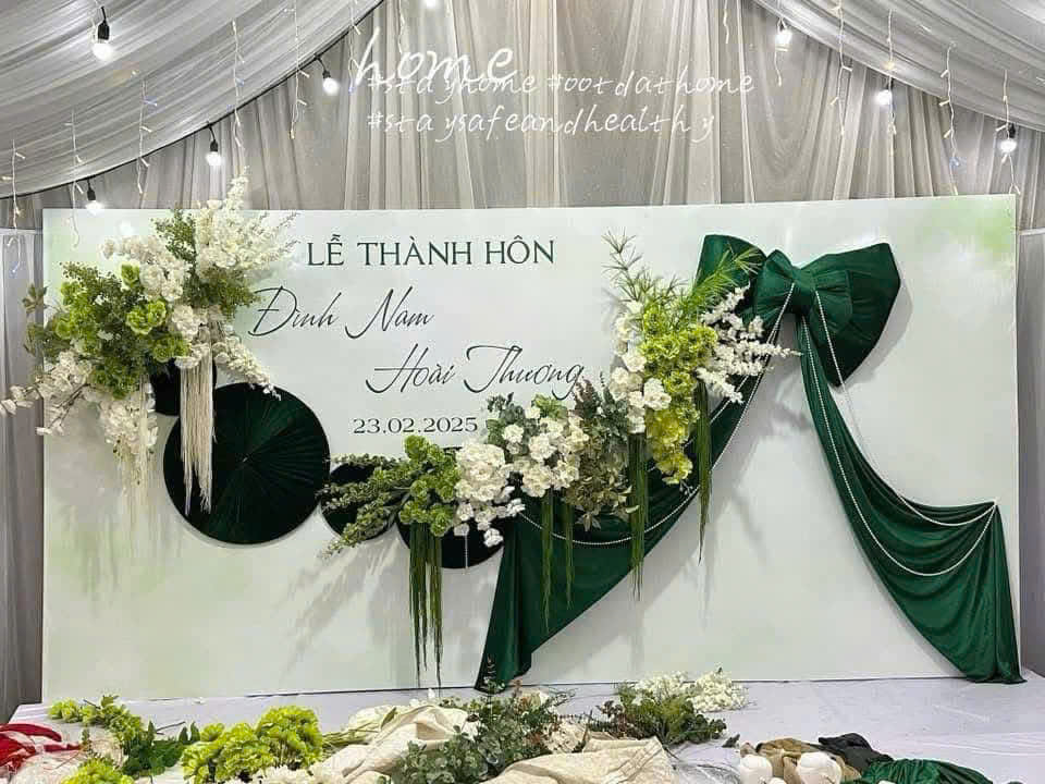 Thêm một mẫu backdrop nơ khổng lồ hot hiện nay