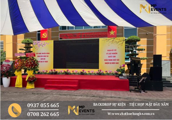 Backdrop cho sự kiện họp mặt đầu năm 2025