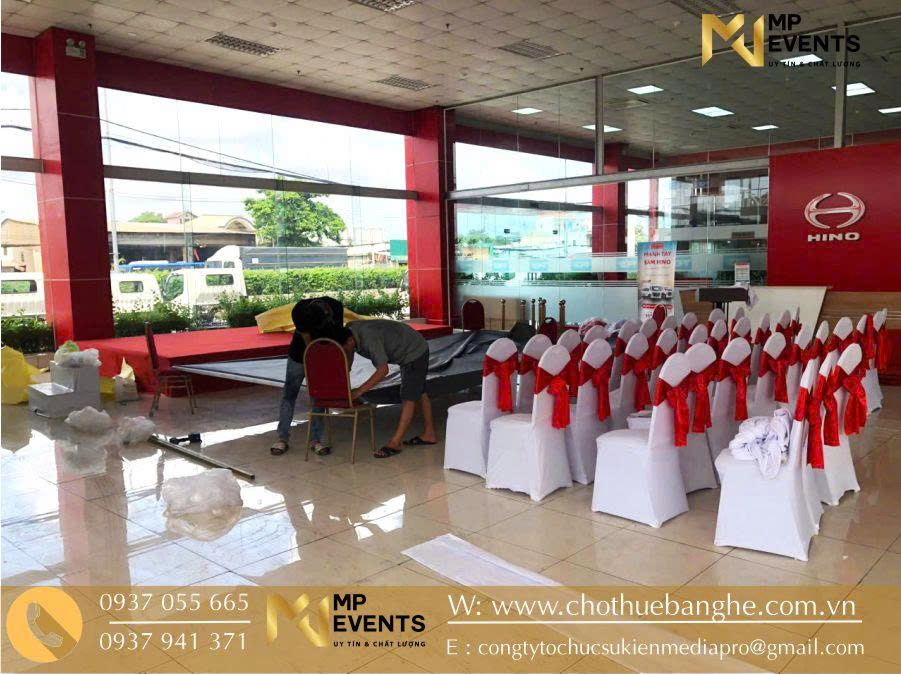 Ghế nệm lưng dựa căng chân - buộc nơ đỏ