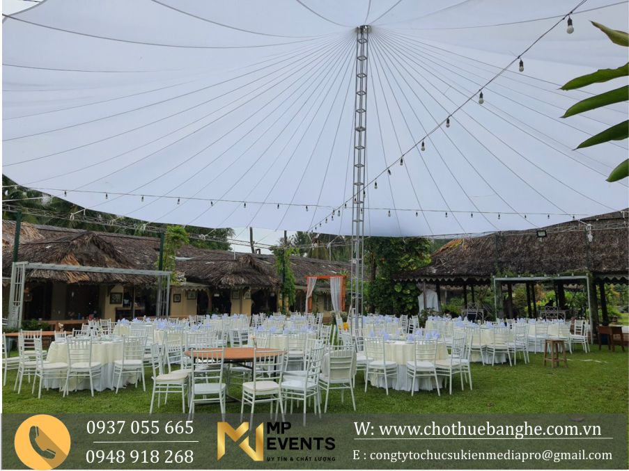 Cho thuê dù che đám cưới tiệc ngoài trời tone trắng 
