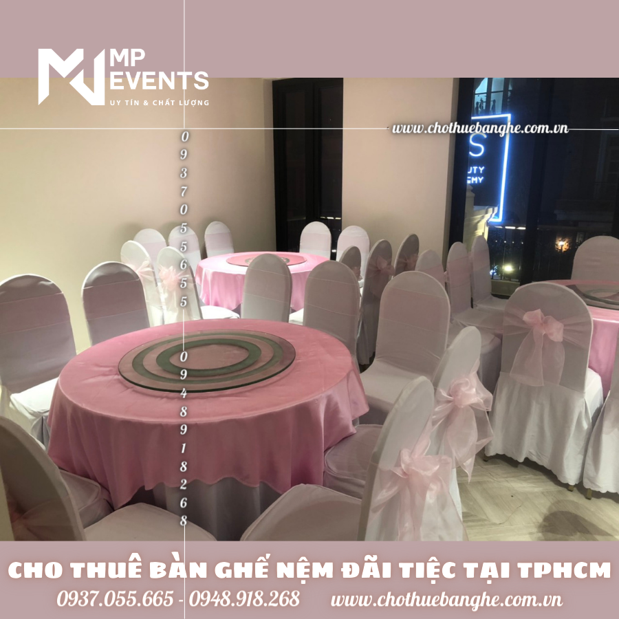 Bàn ghế đãi tiệc tone hồng nơ voan