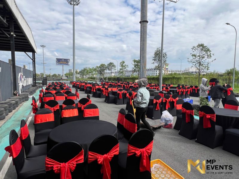 Cho thuê bộ bàn ghế đãi tiệc tất niên số lượng lớn tại TPHCM