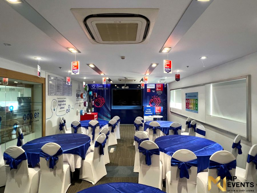 Cung cấp áo bàn ghế tông màu xanh dương giá rẻ tại tphcm 