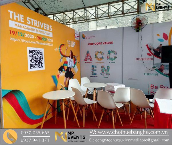 Cho thuê bàn ghế eames cho gian hàng triễn lãm