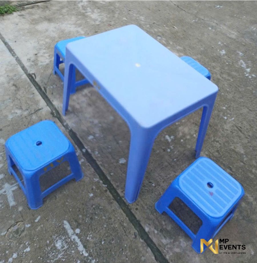 Cho thuê bàn ghế nhựa lùn giá rẻ tại TPHCM 