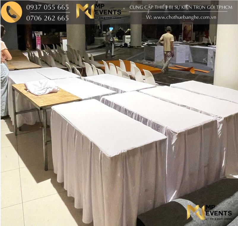 Cho thuê bàn dài tại Aeon Tân Phú