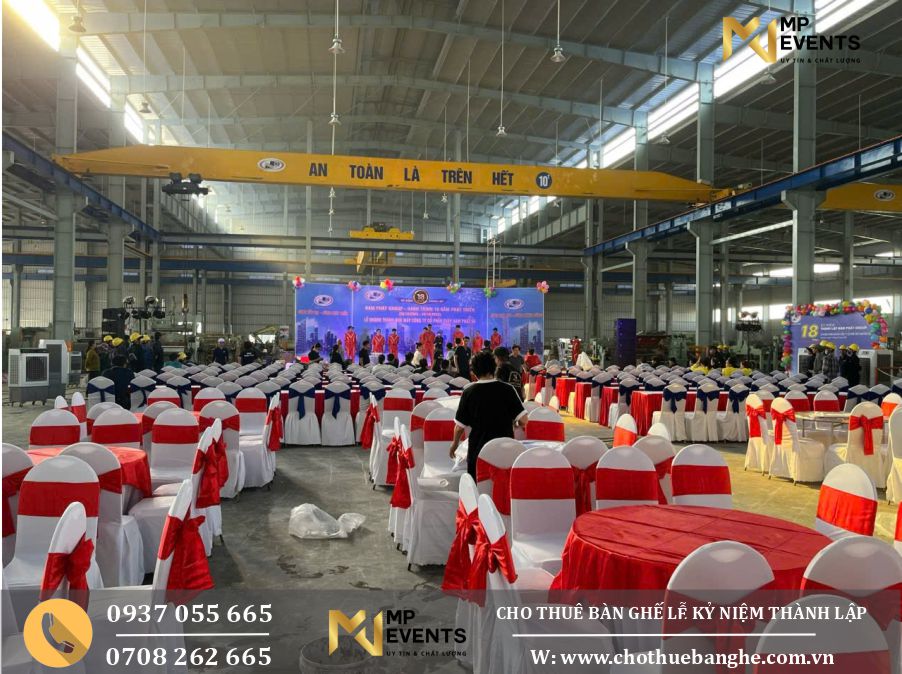Cho thuê bộ bàn ghế đãi tiệc trắng đỏ cho lễ kỷ niệm thành lập nhà máy tại Tây Ninh