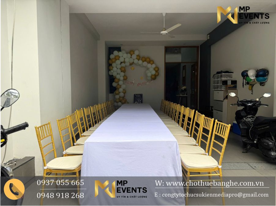 Bàn dài ghế tiffany đãi tiệc sinh nhật