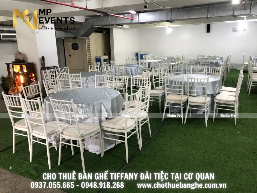 Cho thuê bàn ghế tiffany tổ chức tiệc tất niên tại Quận 5