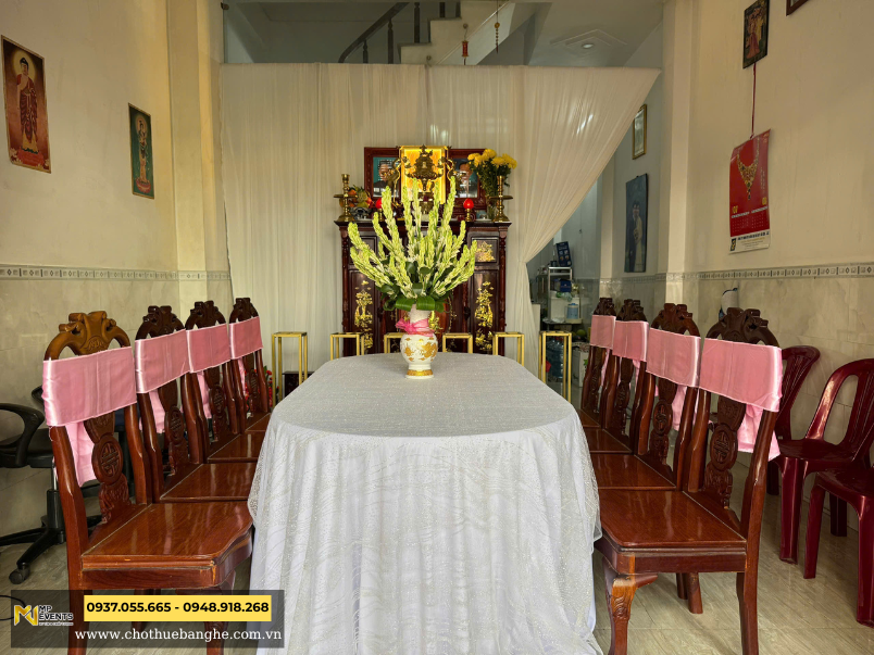 Trang trí bàn ghế cho lễ gia tiên tại Quận 12