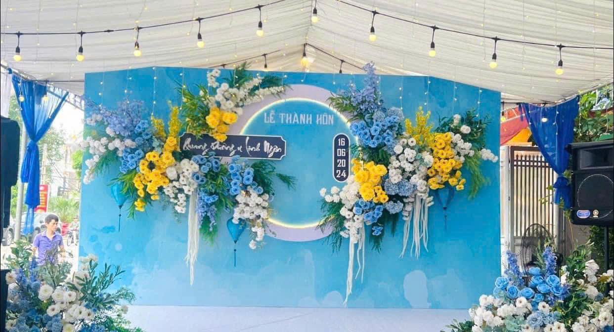 Dịch vụ trang trí backdrop sân khấu theo tông màu xanh dương đẹp tại Tân Phú