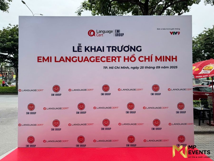 Backdrop cho tiệc khai trương tại Bình Thạnh