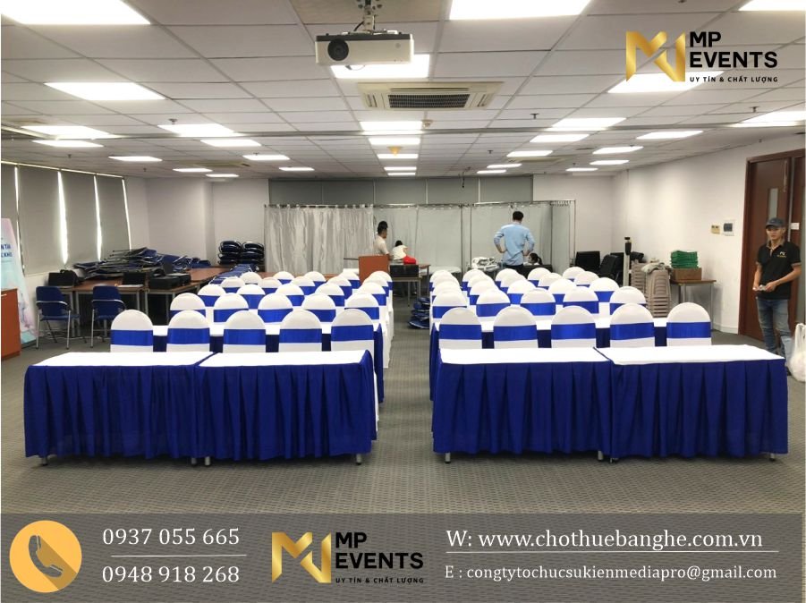 Cho thuê bàn dài, ghế nệm có lưng dựa tổ chức hội nghị tại ngân hàng