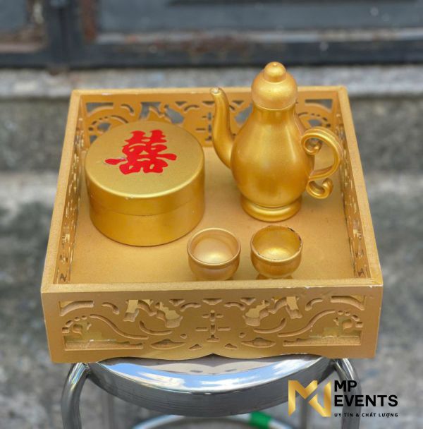 Khay trầu rượu hoa văn, bình + ly nhựa poly