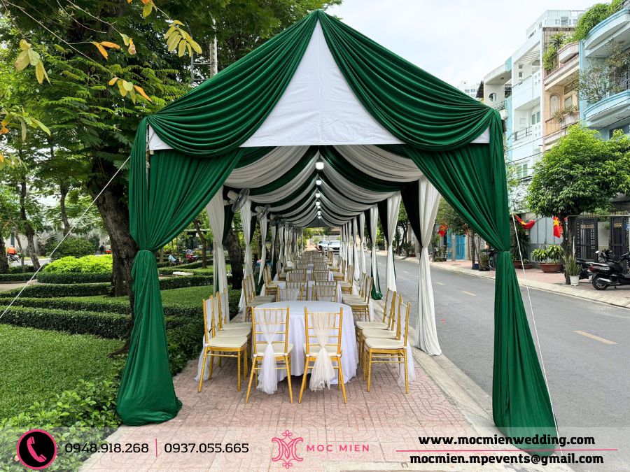 Nhà bạt trụ tròn cho tiệc cưới - kết hợp với rèm vải trắng xanh nổi bật