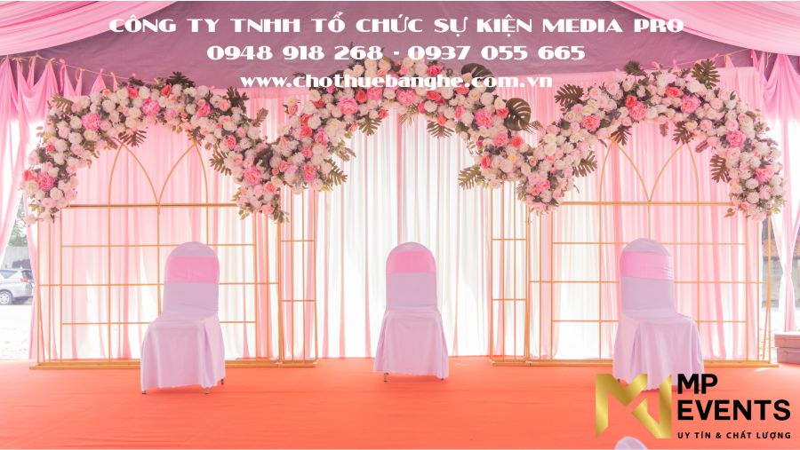 Trang trí backdrop sân khấu hoa lụa tại TPHCM