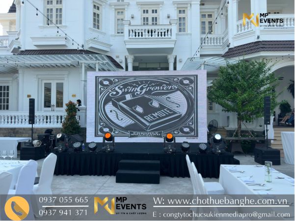 Cho thuê sân khấu sự kiện băn thảm đen tại TPHCM
