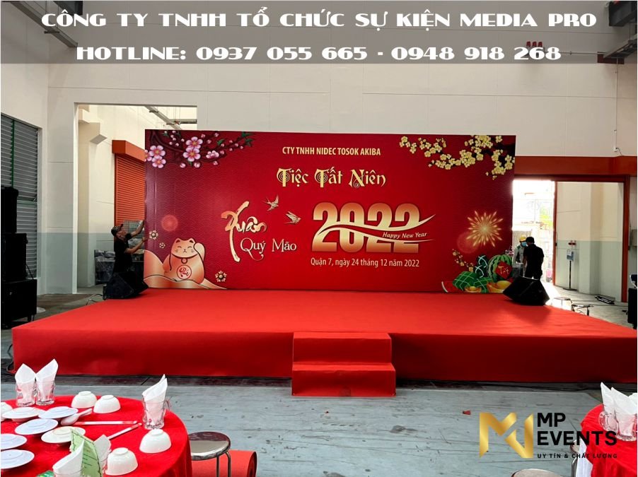 Giá cho thuê sân khấu, backdrop tổ chức tất niên