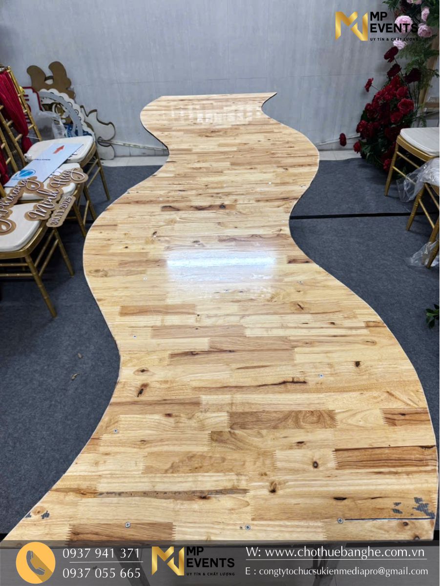 Cho thuê không gian phòng khách trang trí gia tiên cưới hỏi tại quận 12 TPHCM