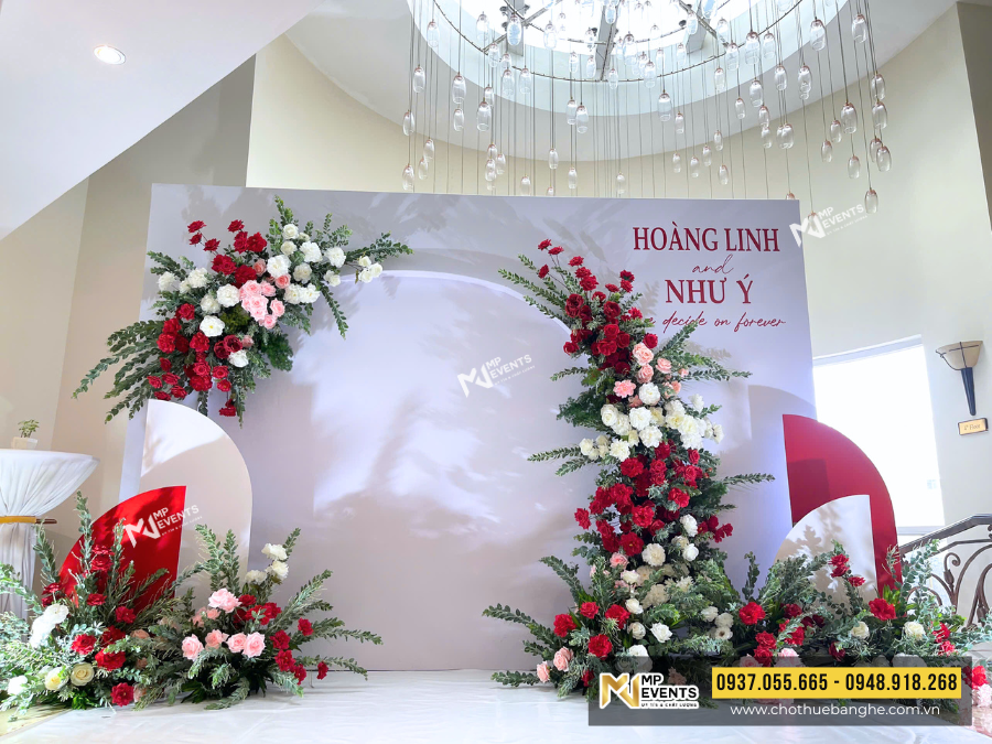 Gói trang trí backdrop hoa lụa lá tươi đẹp năm 2025